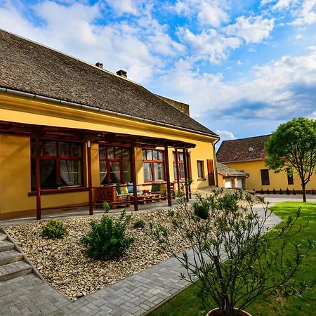 Kossuth Vendeghaz Apartment Tolna Exterior photo